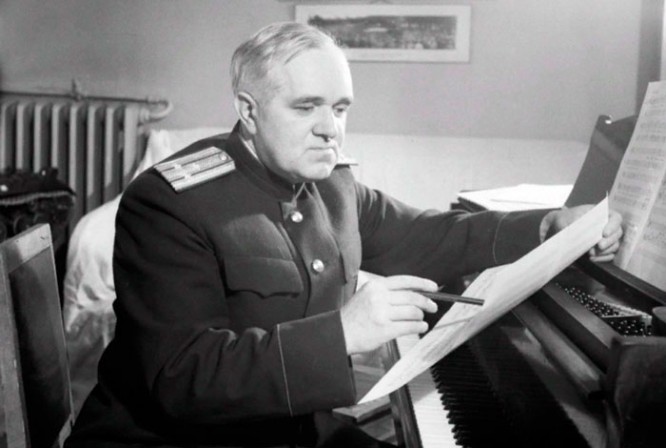 Александр Александров за работой