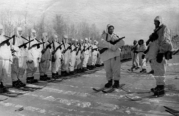 Построение советских бойцов-десантников во время Битвы за Москву