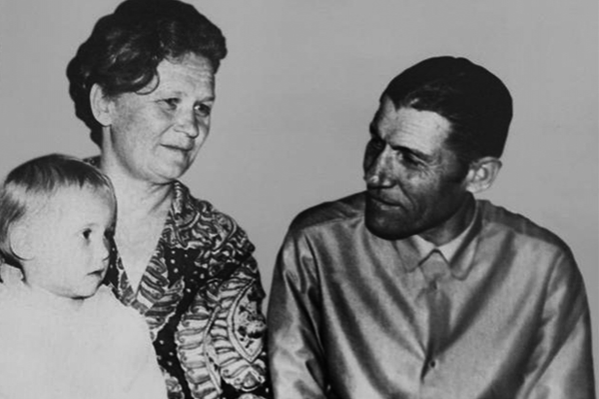 Михаил Егоров с женой Александрой и дочерью Ириной