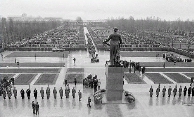 Пискаревское мемориальное кладбище