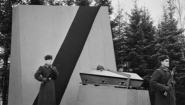 Останки неизвестного бойца 2 декабря эксгумировали из братской могилы у бывшей железнодорожной станции Крюково. Именно здесь в конце 1941 года удалось остановить наступление пехотных и танковых соединений вермахта