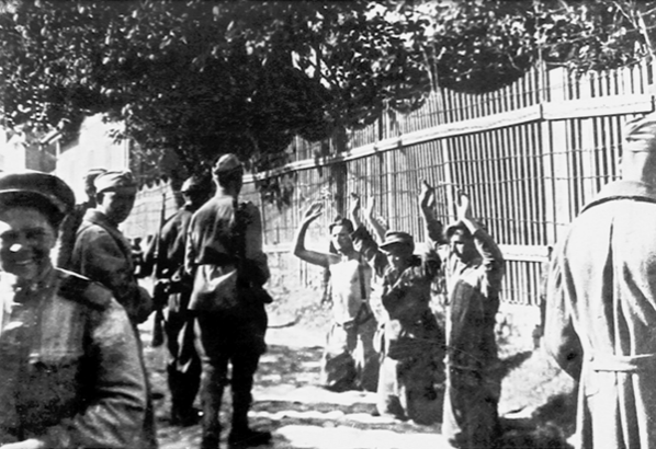 Красноармейцы с пленными солдатами вермахта в районе Врачара