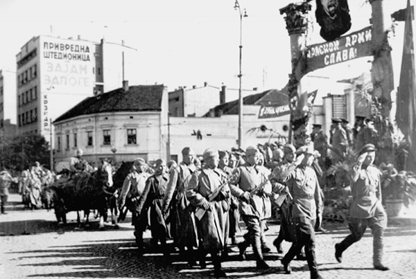 Парад на Славии. Проходят советские пехотинцы. 23 октября 1944 г.