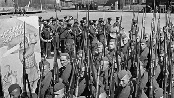 Чтобы добраться до станции, бойцам и командирам предстояло пройти пешком около двухсот километров