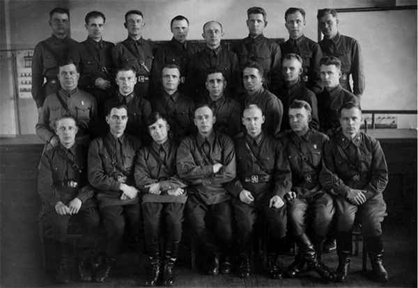 Выпускники финансового факультета Военно-хозяйственной академии РККА им. Молотова, Харьков, 5 мая 1941 г.