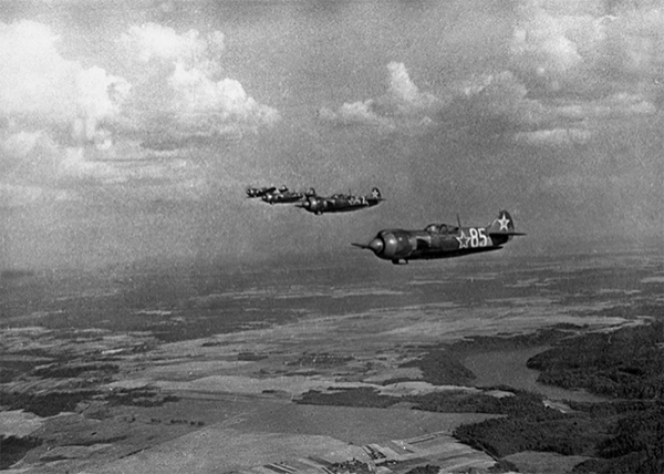 Звено за звеном поднимались наши истребители в небо