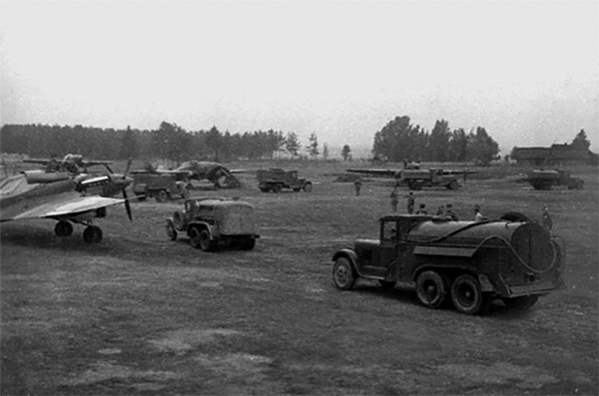 Летчики нашего полка отважно сражались целый день