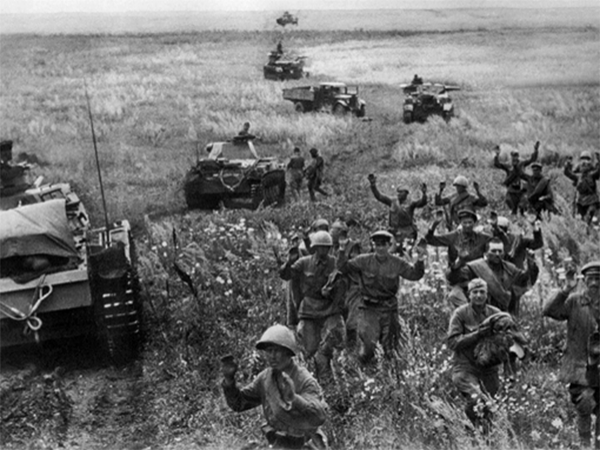 Изданием приказа № 270 от 16 августа 1941 года о репрессиях против попавших в плен бойцов и командиров Ставка приклеила им клеймо изменников Родины