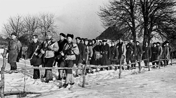 В одном из сел я узнал, что недавно мимо прошел партизанский отряд...