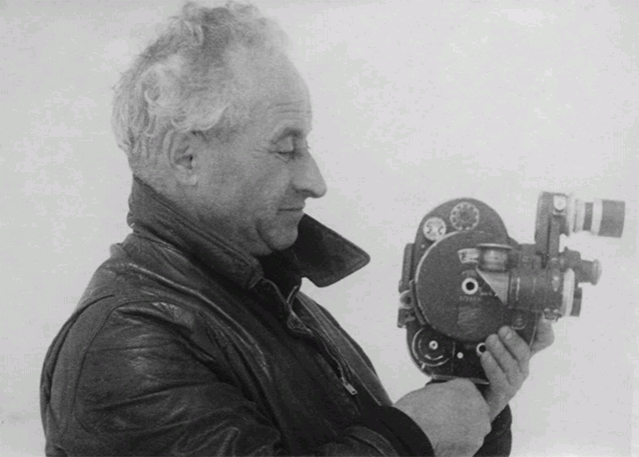 В 1942 году Ефим Лозовский был направлен на фронт военным кинооператором