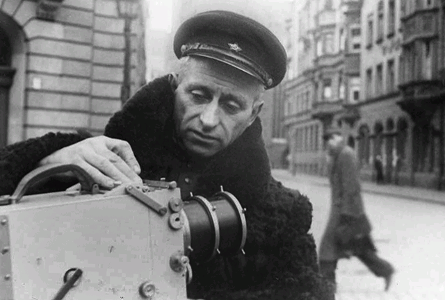 Трудный фронтовой путь прошел оператор Лозовский