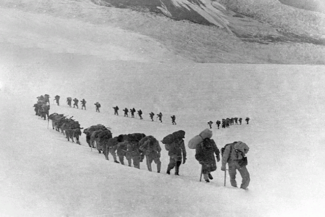 После войны, в 1945–1965 годах, Ефим Лозовский работал оператором Центральной студии документальных фильмов (ЦСДФ)