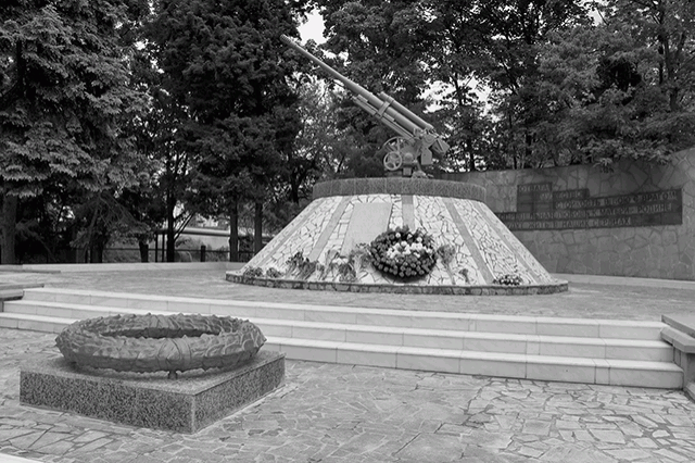 Мемориальный комплекс, посвященный воинам-зенитчикам, погибшим в боях с немецко-фашистскими захватчиками в Краснодаре на Ставропольской улице